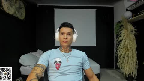 independent model online show from January 22, 7:35 am