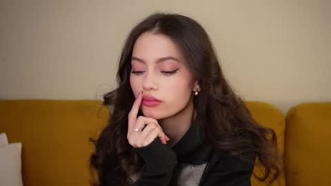 georgiamorandi online show from December 15, 9:05 am