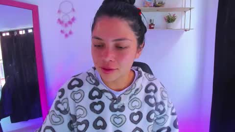 giaaaa   online show from March 18, 12:44 pm