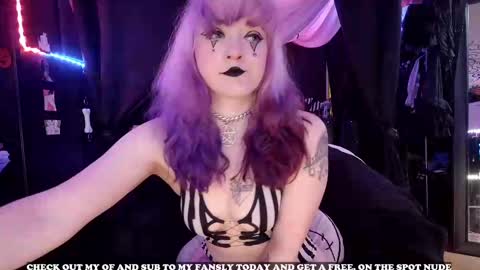 Giggles online show from September 21, 6:34 pm