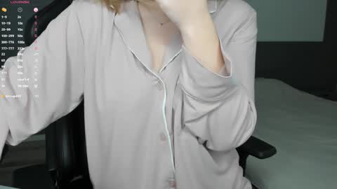 gigihadd online show from January 15, 3:43 pm