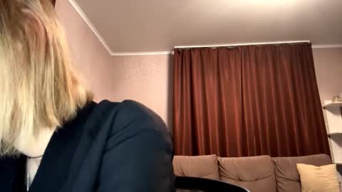 Snapshot of gigikray chatting on October 14, 7:28 pm Molly online show from October 14, 7:28 pm