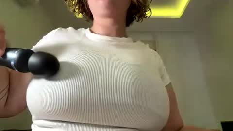 gigireine  online show from July 28, 3:21 pm