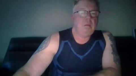 gimmmieoooo online show from April 17, 7:33 am