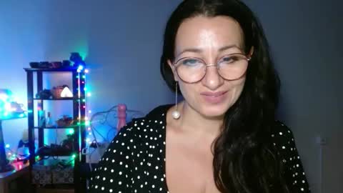 GinaONeon online show from October 7, 8:38 pm