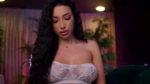 Gina online show from February 9, 7:49 pm