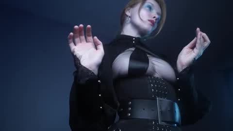        im expecting 350 thumbs up on my altar   online show from March 3, 10:10 pm