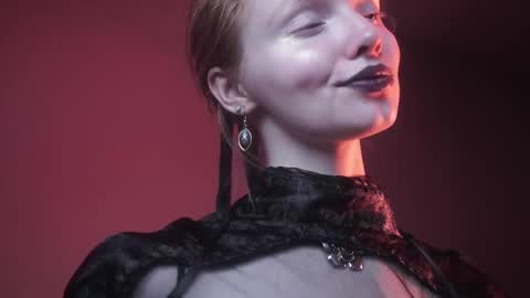        im expecting 350 thumbs up on my altar   online show from October 2, 10:30 pm