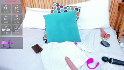 Snapshot of ginger_win chatting on March 5, 8:32 pm online show from March 5, 8:32 pm
