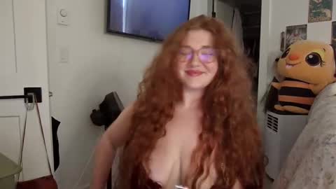 Snapshot of gingerprincess555 chatting on October 3, 11:13 pm gingerprincess555 online show from October 3, 11:13 pm