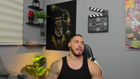 Snapshot of giorgio_leone2 chatting on December 11, 11:21 pm Giorgio leone online show from December 11, 11:21 pm