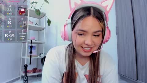 Snapshot of girl_alana chatting on October 2, 3:33 pm Alana online show from October 2, 3:33 pm