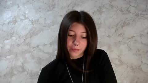 girl_cute007 online show from April 5, 9:12 pm