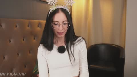 Nikki online show from December 4, 4:17 pm