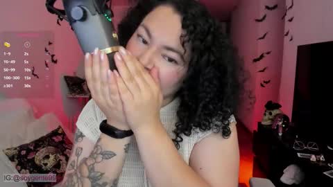 Snapshot of girl_inline chatting on October 24, 2:01 am girl_inline online show from October 24, 2:01 am