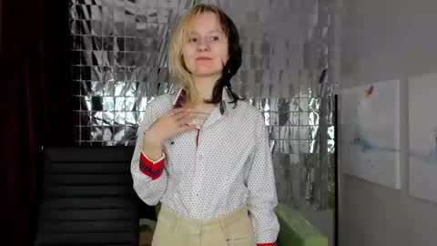 girl_next_doorr online show from January 3, 3:22 pm