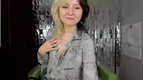 girl_next_doorr online show from December 29, 6:05 pm