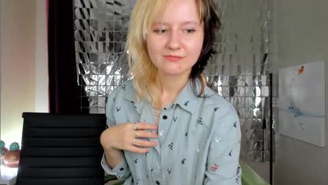 girl_next_doorr online show from January 5, 4:59 pm