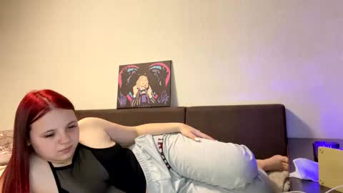 girl_shy07 online show from April 17, 9:50 pm