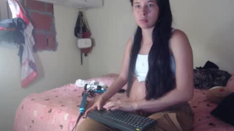 girl_trixie_ online show from March 10, 9:40 pm