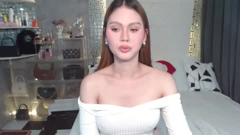 GirlfriendMaxene online show from December 28, 5:44 am