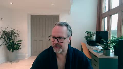 girlsandbikes online show from December 12, 9:08 am