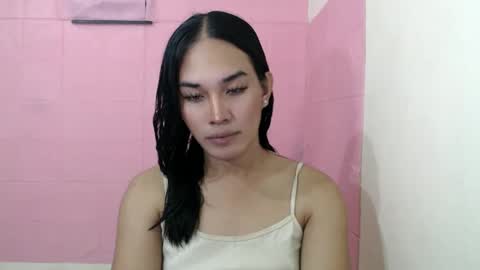 Rhaine online show from December 7, 4:48 am