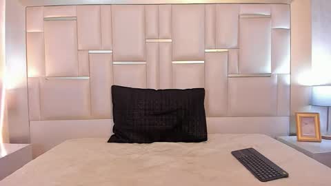 Giselle Tompos online show from March 15, 9:51 pm