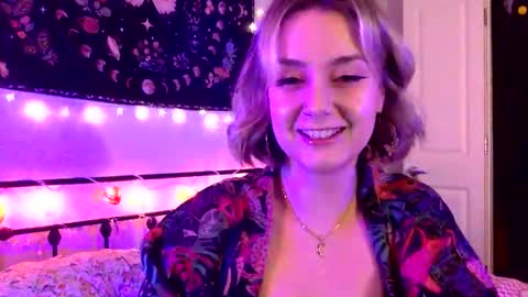 givemesweetdreams online show from November 15, 12:12 am