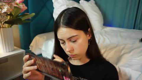 Agness online show from December 18, 2:45 pm