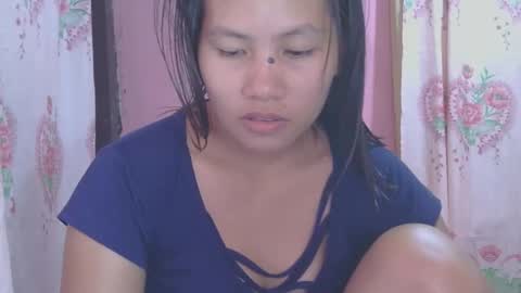 Snapshot of glamgoddess23 chatting on October 23, 1:29 am glamgoddess23 online show from October 23, 1:29 am