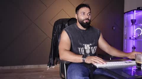 Matthew .. for short call me Matt online show from June 2, 10:34 pm