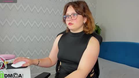 Snapshot of glimmer_goddesss chatting on September 23, 1:54 am glimmer_goddesss online show from September 23, 1:54 am