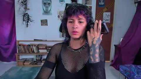 Snapshot of glitch_doll chatting on October 22, 3:46 pm NYX online show from October 22, 3:46 pm