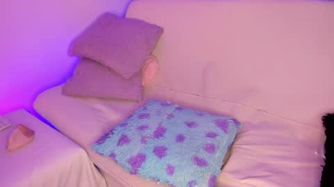 Mimi online show from February 8, 5:50 pm