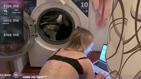 Snapshot of gloryaaaa chatting on October 2, 11:03 pm I want to make you happy and lovense online show from October 2, 11:03 pm