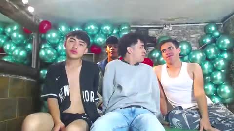 THOMAS AND DAMIAND online show from February 26, 12:05 pm