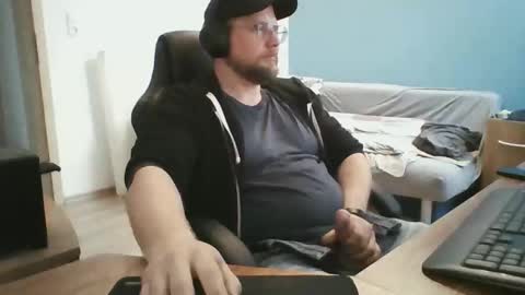 gnik_labinnah online show from March 31, 3:56 pm