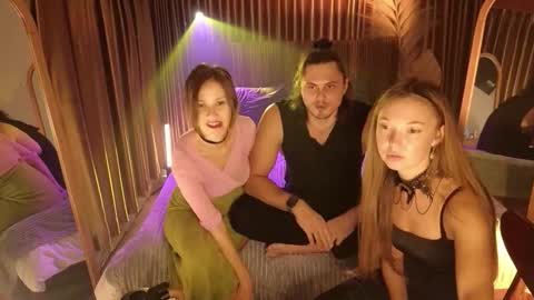   330 UTC2 girls   online show from November 23, 4:54 am