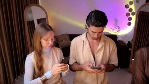   330 UTC2 girls   online show from April 17, 2:47 am