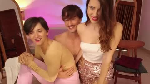   330 UTC2 girls   online show from May 30, 3:38 am