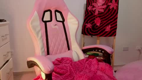 vee online show from April 19, 11:40 pm