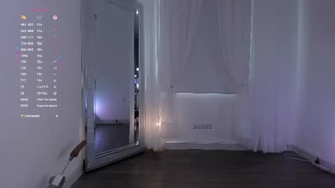 Linda online show from June 19, 9:43 pm