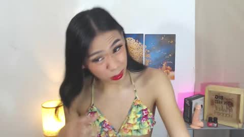 Snapshot of goddessnianxx chatting on October 23, 4:47 am Kyla and Nian online show from October 23, 4:47 am