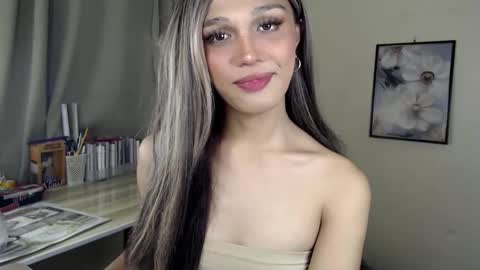 Lily is Gold online show from November 22, 6:06 pm