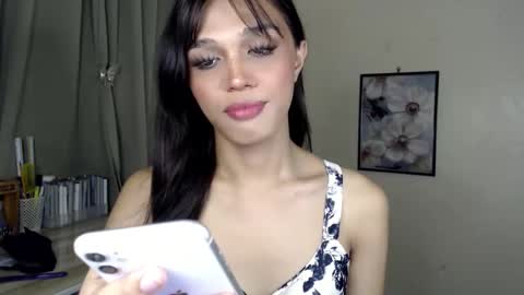 Lily is Gold online show from November 20, 7:00 pm