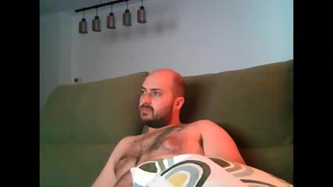 Snapshot of goldenspainboy chatting on October 31, 7:03 pm goldenspainboy online show from October 31, 7:03 pm