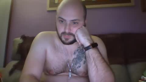 Snapshot of goldenspainboy chatting on December 7, 6:32 pm goldenspainboy online show from December 7, 6:32 pm