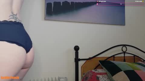 Snapshot of goldie_peach chatting on October 18, 1:37 pm Goldie online show from October 18, 1:37 pm