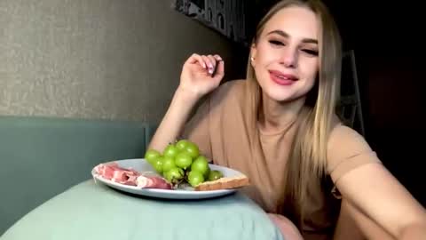 Snapshot of gracetorrezz chatting on October 25, 10:10 pm gracetorrezz online show from October 25, 10:10 pm